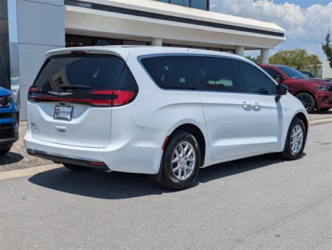 More photos of 2026 Chrysler Pacifica Select at Step One CDJR Fiat Fort Walton Beach, FL