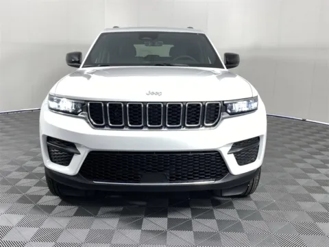More photos of 2025 Jeep Grand Cherokee Laredo at Step One CDJR Fiat Fort Walton Beach, FL