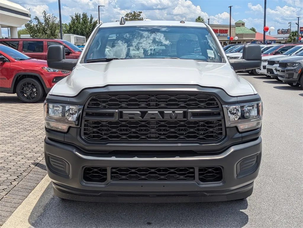 2023 Ram 2500 Tradesman photo 4