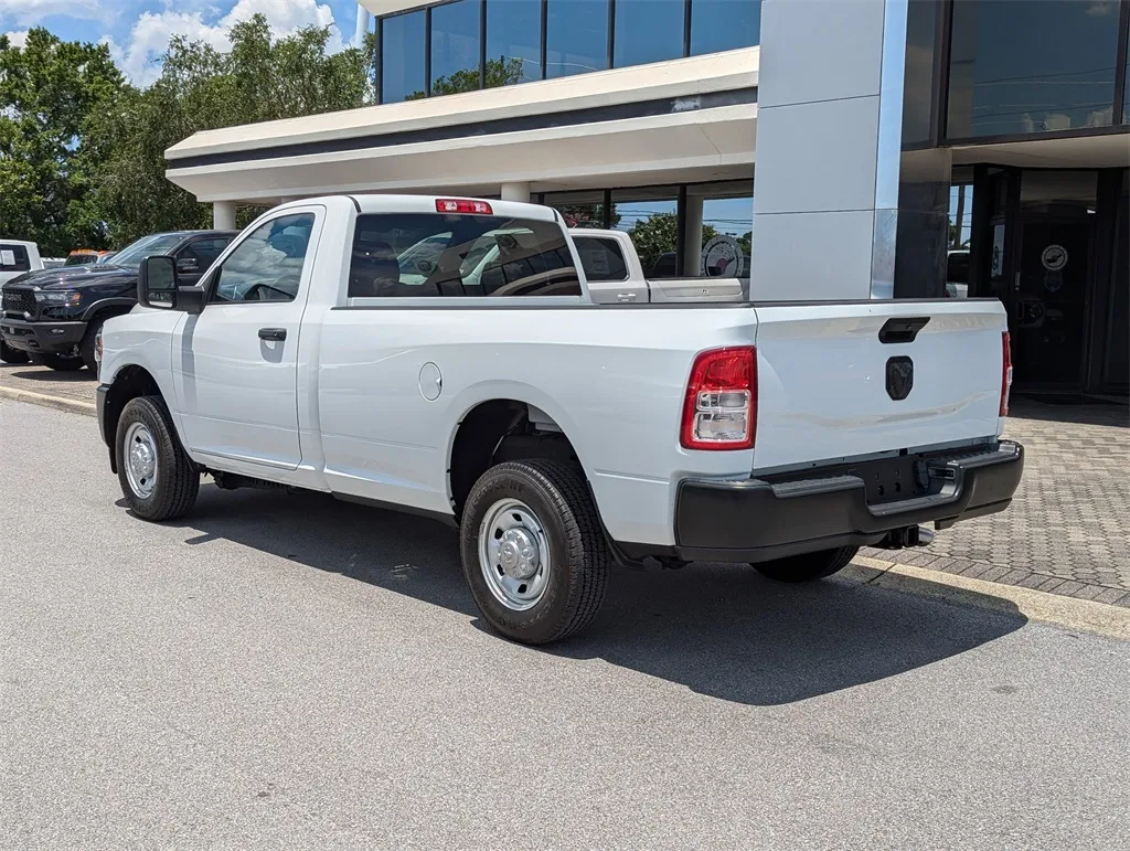 2023 Ram 2500 Tradesman photo 3