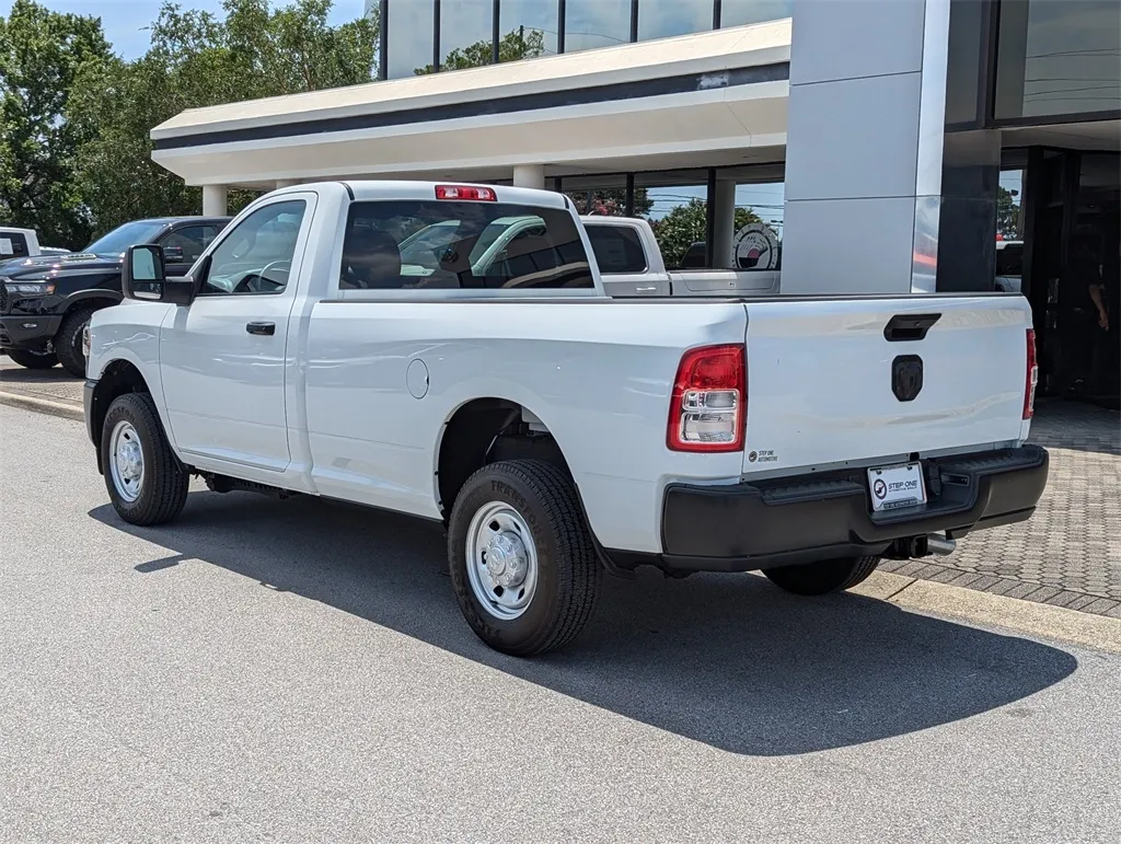 2023 Ram 2500 Tradesman photo 3