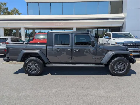 More photos of 2025 Jeep Gladiator Sport at Step One CDJR Fiat Fort Walton Beach, FL