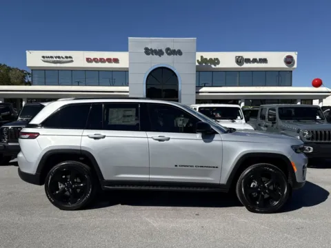 More photos of 2025 Jeep Grand Cherokee Altitude X at Step One CDJR Fiat Fort Walton Beach, FL