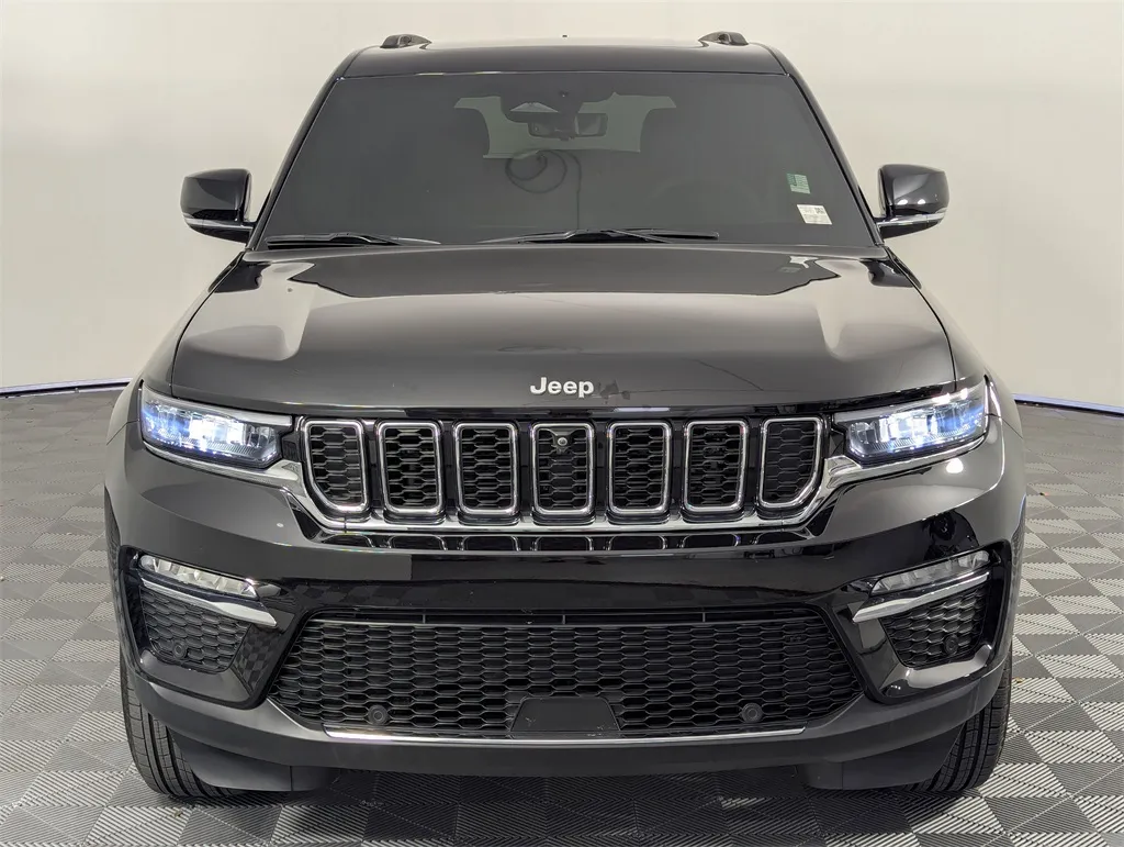 2025 Jeep Grand Cherokee Limited photo 4