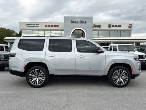 More photos of 2025 Jeep Wagoneer Series II at Step One CDJR Fiat Fort Walton Beach, FL