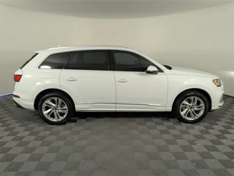 More photos of 2023 Audi Q7 45 Premium at Step One CDJR Fiat Fort Walton Beach, FL