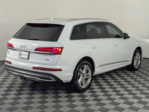 More photos of 2023 Audi Q7 45 Premium at Step One CDJR Fiat Fort Walton Beach, FL