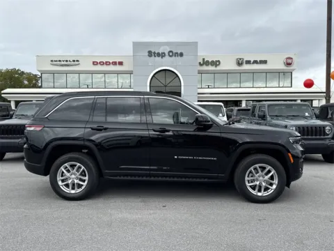 More photos of 2025 Jeep Grand Cherokee Laredo X at Step One CDJR Fiat Fort Walton Beach, FL