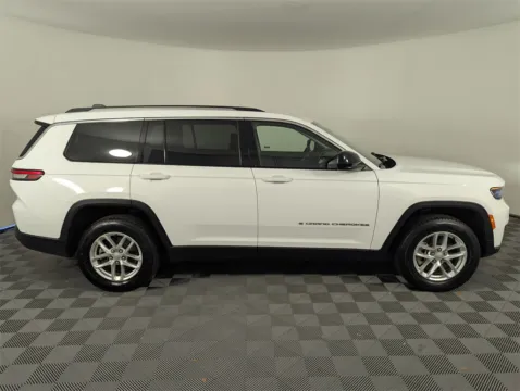 More photos of 2023 Jeep Grand Cherokee L Laredo at Step One CDJR Fiat Fort Walton Beach, FL