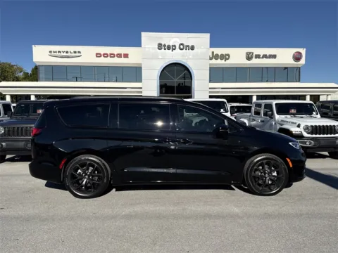 More photos of 2026 Chrysler Pacifica Limited at Step One CDJR Fiat Fort Walton Beach, FL
