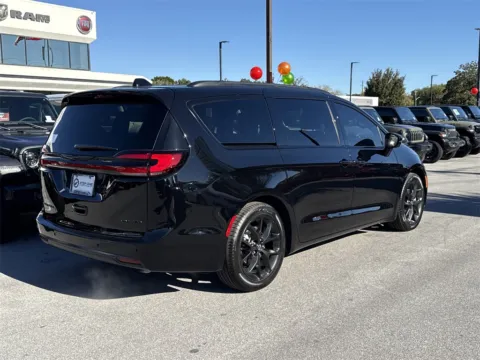 More photos of 2026 Chrysler Pacifica Limited at Step One CDJR Fiat Fort Walton Beach, FL