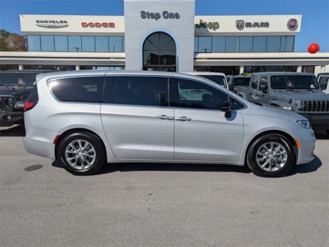 More photos of 2026 Chrysler Pacifica Limited at Step One CDJR Fiat Fort Walton Beach, FL