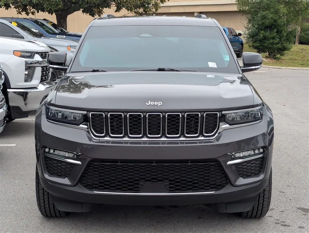2024 Jeep Grand Cherokee Limited photo 4
