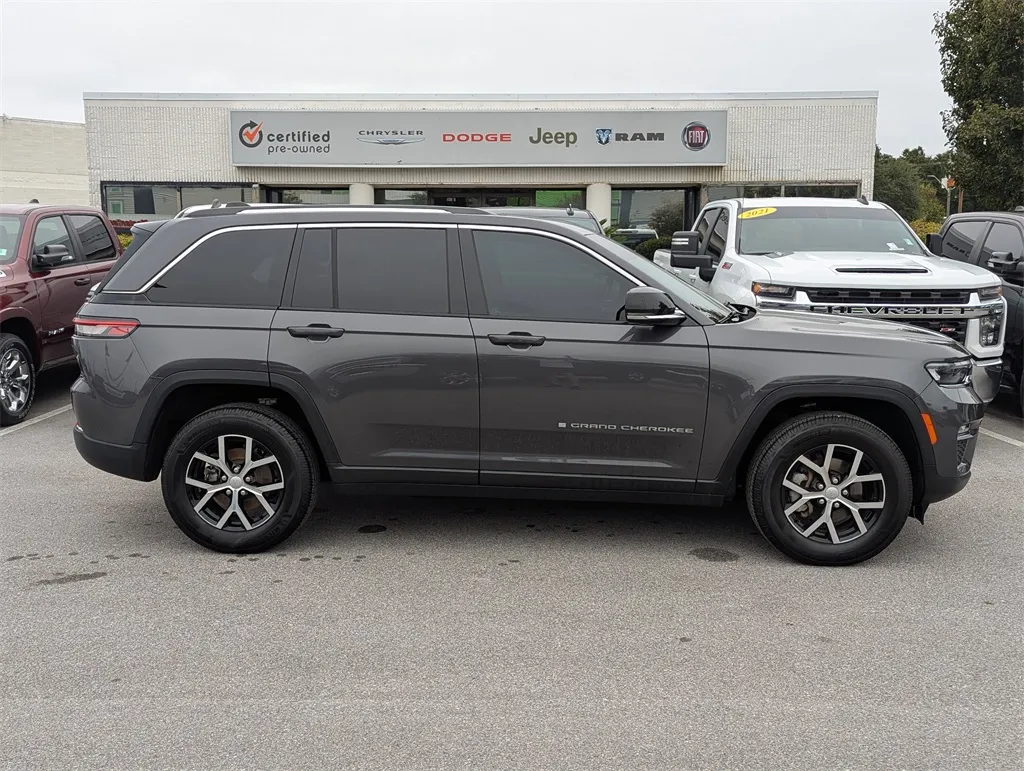 2024 Jeep Grand Cherokee Limited photo 2