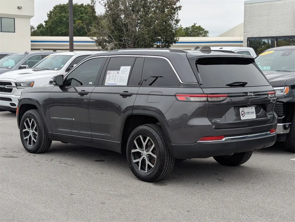 2024 Jeep Grand Cherokee Limited photo 3