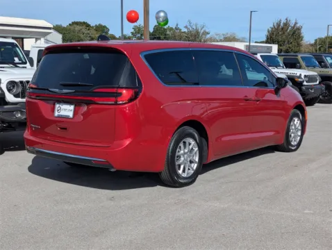 More photos of 2026 Chrysler Pacifica Select at Step One CDJR Fiat Fort Walton Beach, FL