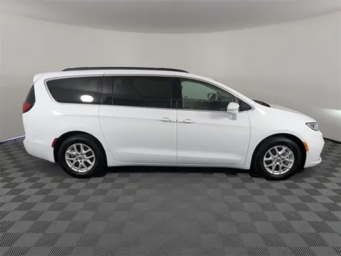 More photos of 2022 Chrysler Pacifica Touring L at Step One CDJR Fiat Fort Walton Beach, FL