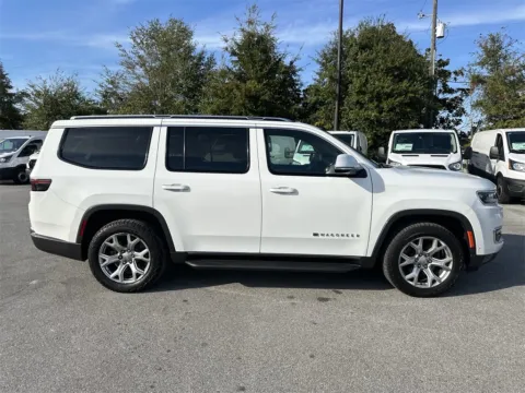 More photos of 2022 Jeep Wagoneer Series II at Step One Ford Crestview, FL
