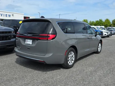 More photos of 2023 Chrysler Pacifica Touring L at Step One Ford Crestview, FL