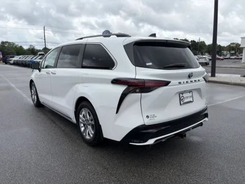 More photos of 2022 Toyota Sienna XSE at Step One Ford Crestview, FL