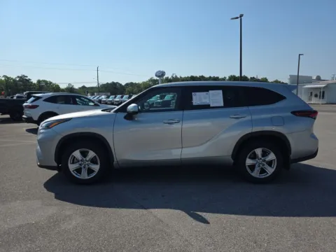 More photos of 2024 Toyota Highlander LE at Step One Ford Crestview, FL