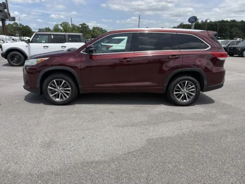More photos of 2018 Toyota Highlander XLE at Step One Ford Crestview, FL