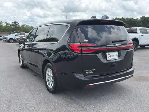 More photos of 2023 Chrysler Pacifica Touring L at Step One Ford Crestview, FL