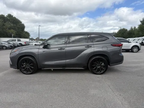 More photos of 2022 Toyota Highlander XLE at Step One Ford Crestview, FL