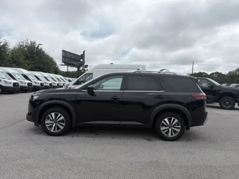 More photos of 2025 Nissan Pathfinder SL at Step One Ford Crestview, FL
