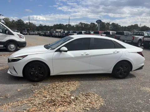 More photos of 2021 Hyundai Elantra SEL at Step One Ford Crestview, FL