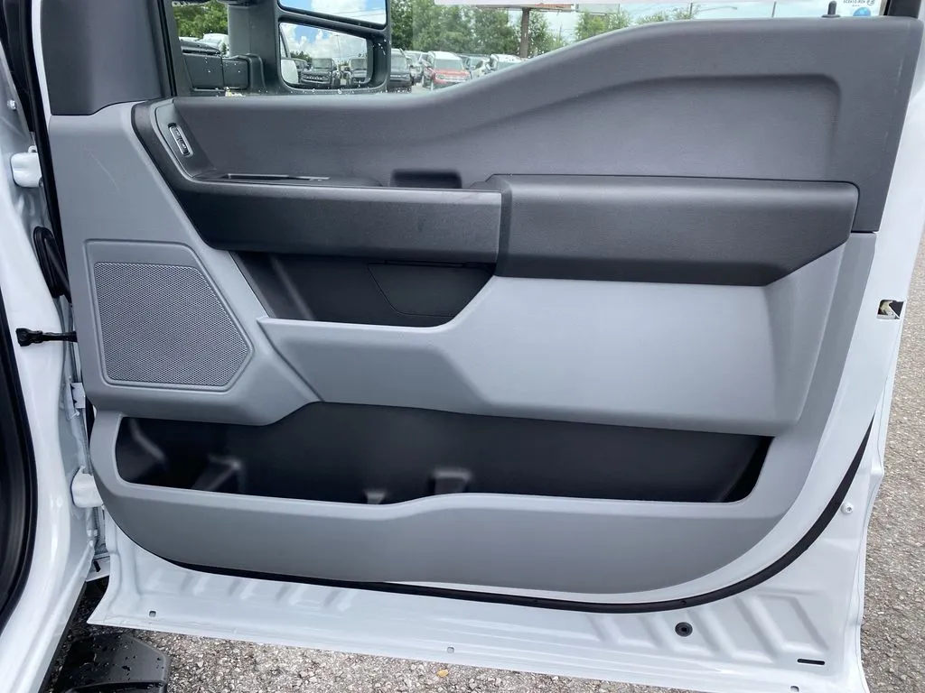 2025 Ford F-350 Super Duty XL - Photo 27