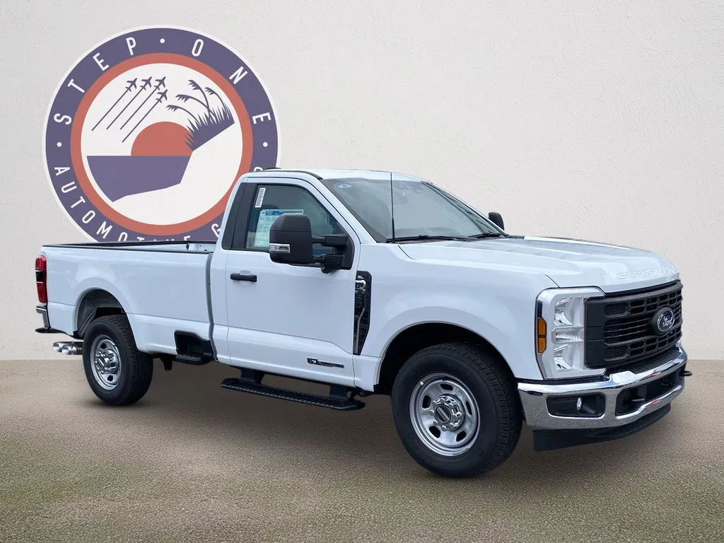 2025 Ford F-350 Super Duty XL - Photo 2