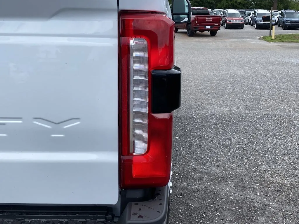 2025 Ford F-350 Super Duty XL - Photo 12