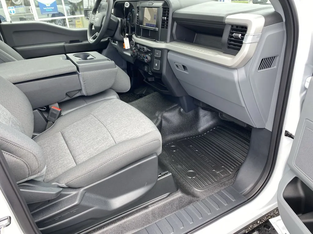 2025 Ford F-350 Super Duty XL - Photo 29