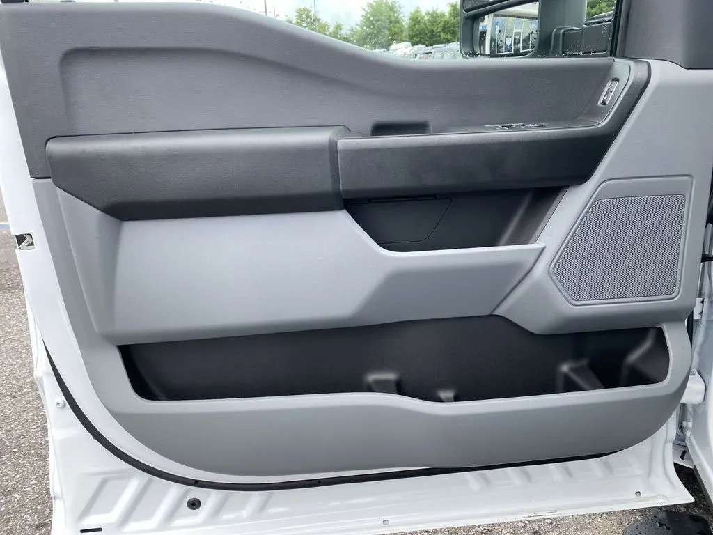 2025 Ford F-350 Super Duty XL - Photo 13