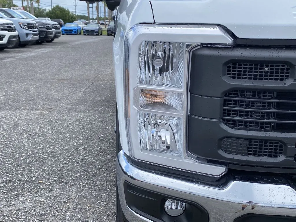2025 Ford F-350 Super Duty XL - Photo 11