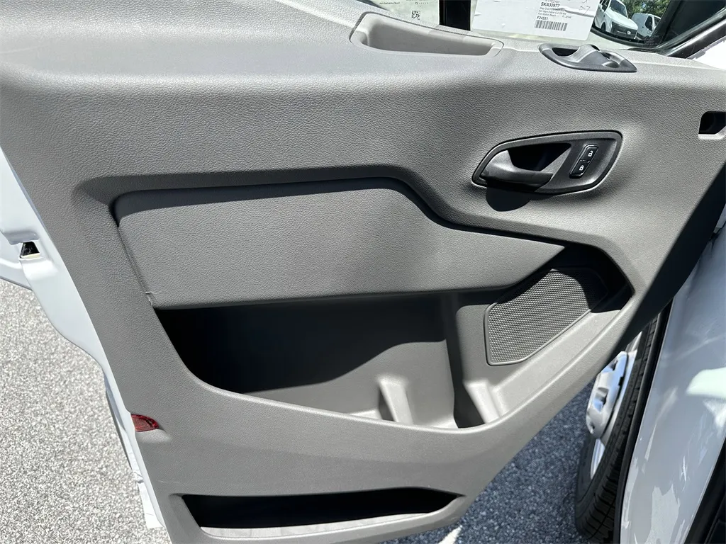 2025 Ford Transit Cargo Van photo 4