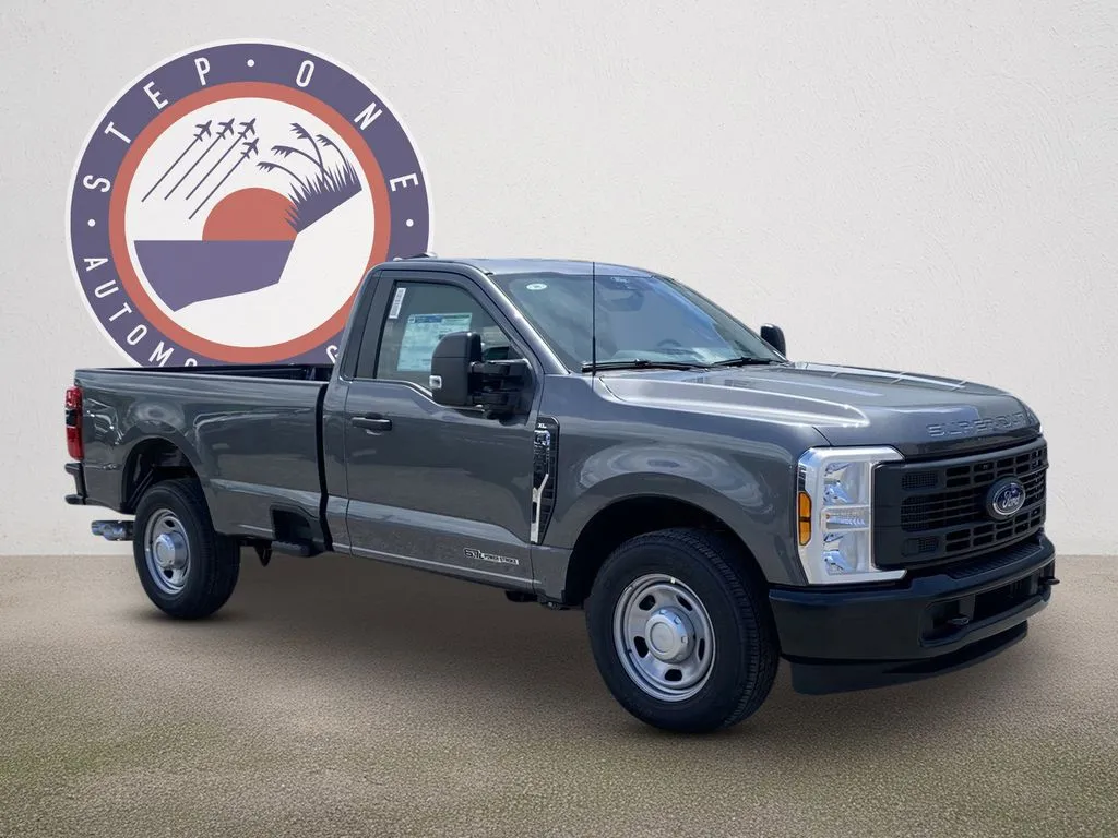 2025 Ford F-350 Super Duty XL - Photo 2