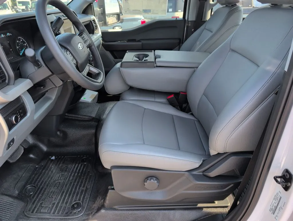 2026 Ford F-550 Super Duty Chassis Cab XL - Photo 11
