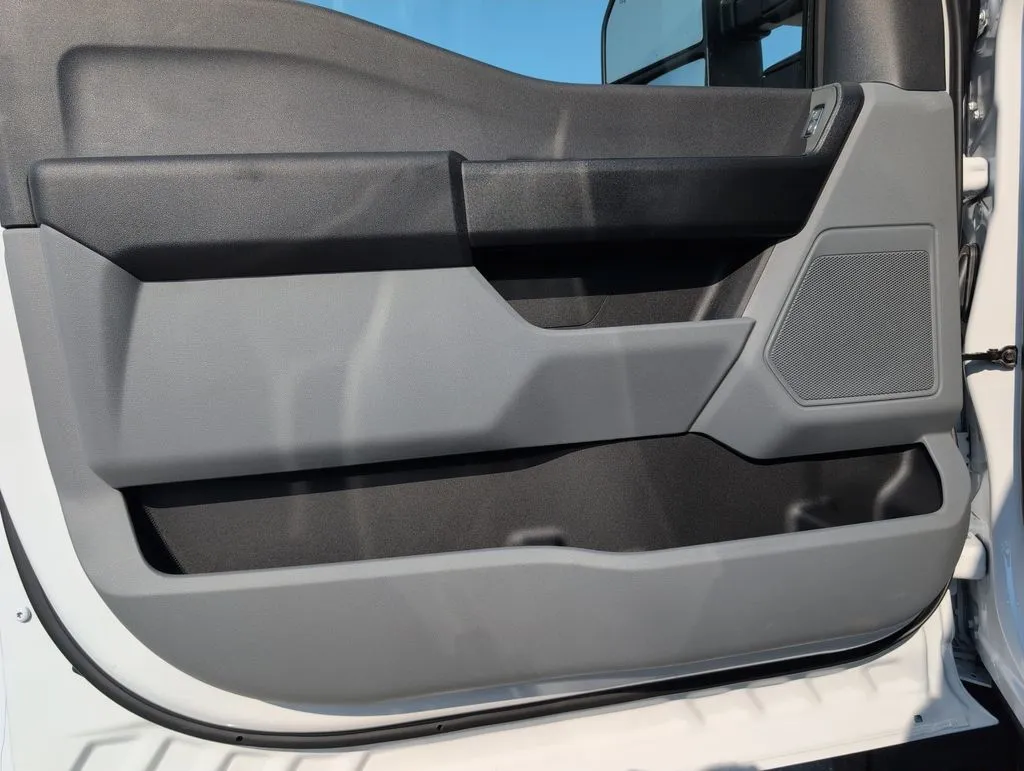 2026 Ford F-550 Super Duty Chassis Cab XL - Photo 9