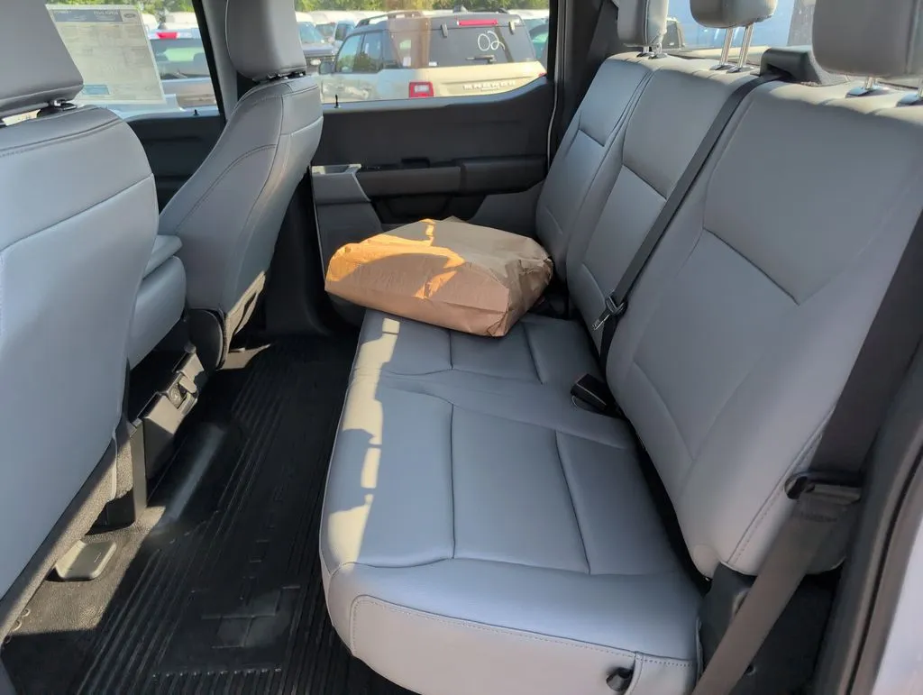 2026 Ford F-550 Super Duty Chassis Cab XL - Photo 25