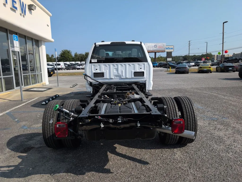2026 Ford F-550 Super Duty Chassis Cab XL - Photo 6