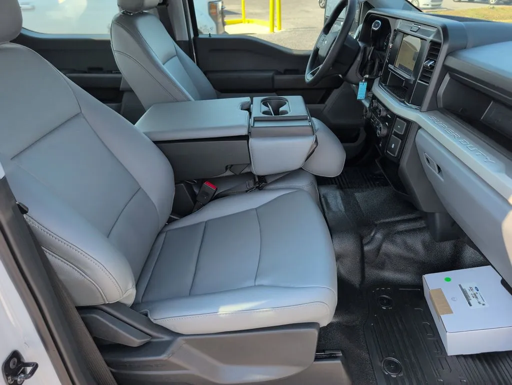 2026 Ford F-550 Super Duty Chassis Cab XL - Photo 27