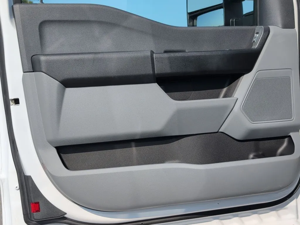 2026 Ford F-450 Super Duty Chassis Cab XL - Photo 9
