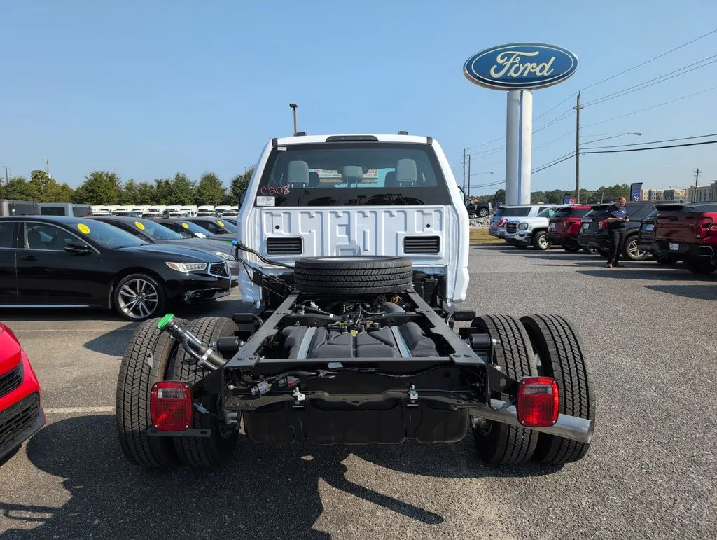 2026 Ford F-450 Super Duty Chassis Cab XL - Photo 6