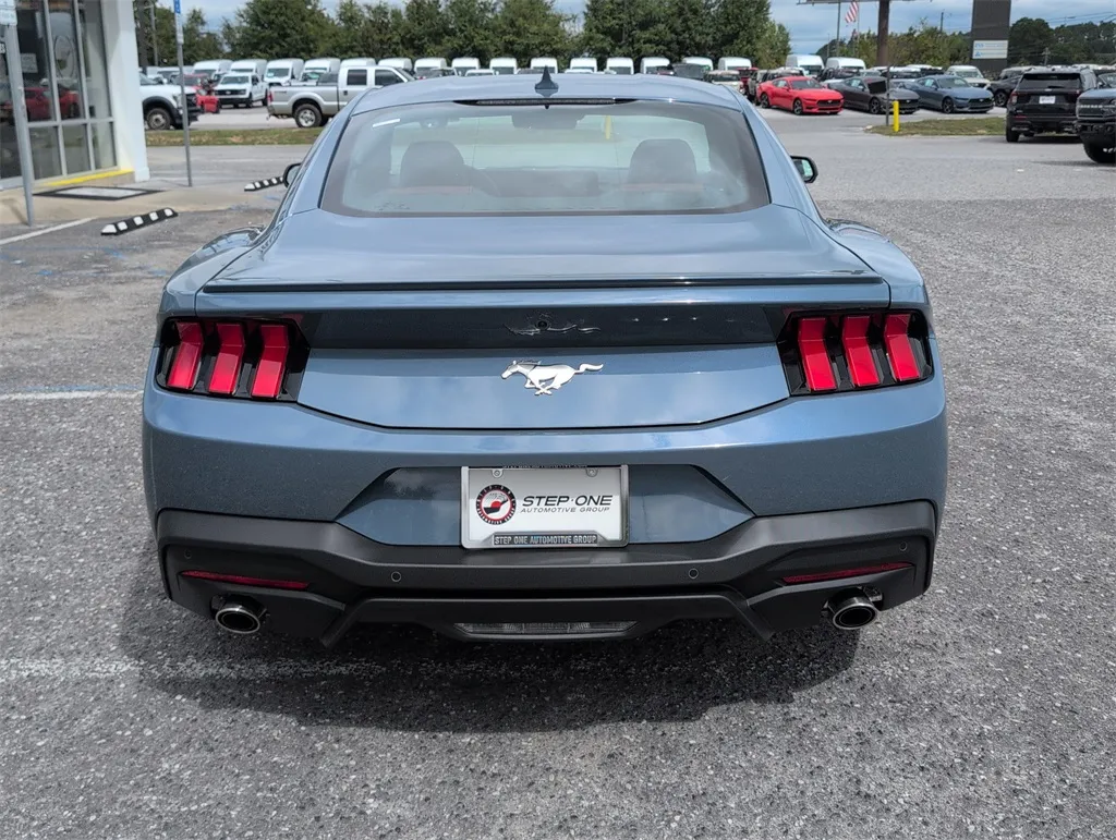 2025 Ford Mustang EcoBoost Premium photo 3