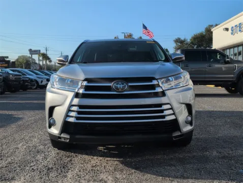 More photos of 2019 Toyota Highlander XLE at Step One Ford Crestview, FL