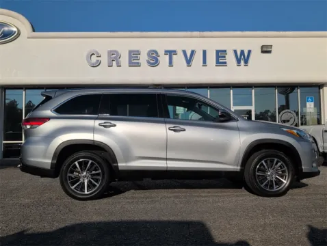 More photos of 2019 Toyota Highlander XLE at Step One Ford Crestview, FL