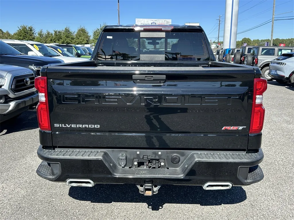 2020 Chevrolet Silverado 1500 RST photo 2