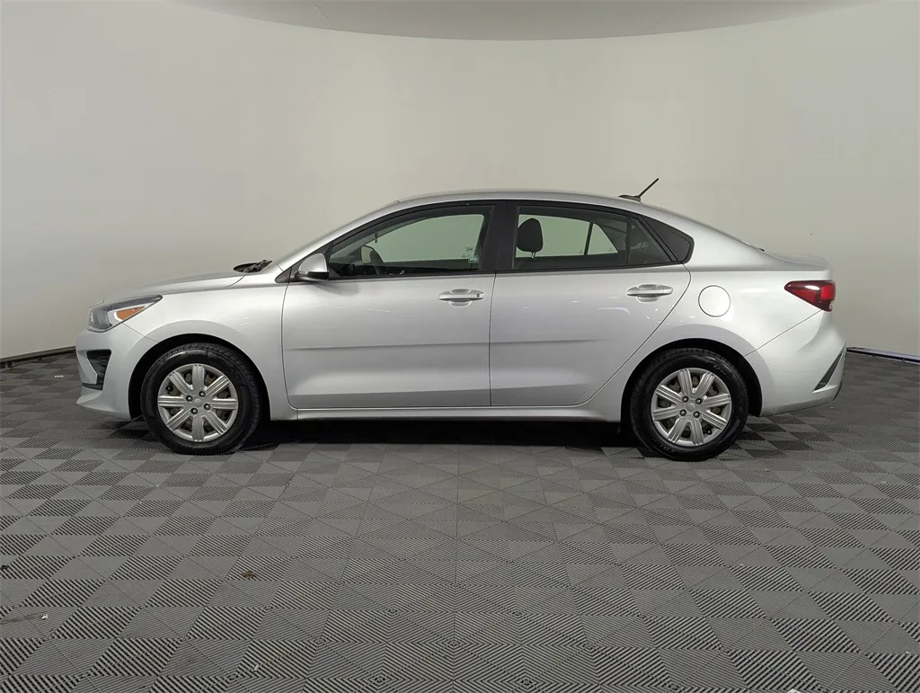 2021 Kia Rio S photo 2